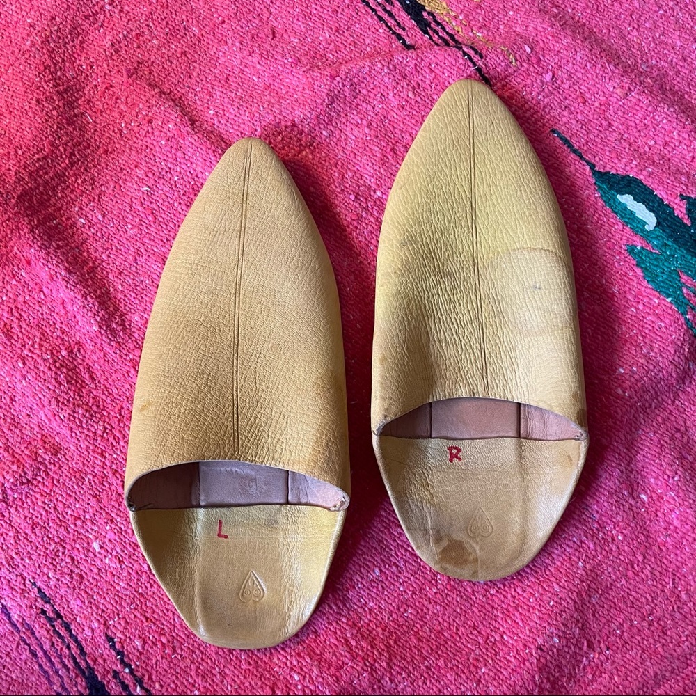 VINTAGE Saffron Yellow Moroccan Slide Miles size 10 or 11